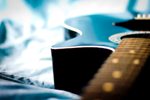acrylic-print-close-up-guitar