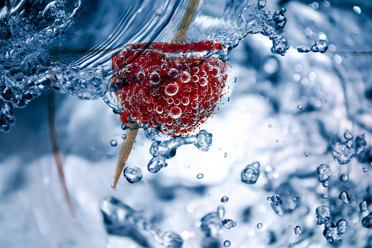 3-piece-canvas-print-raspberry-in-the-water