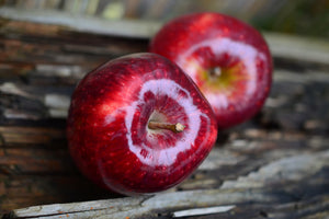 3-piece-aluminium-print-2-apples