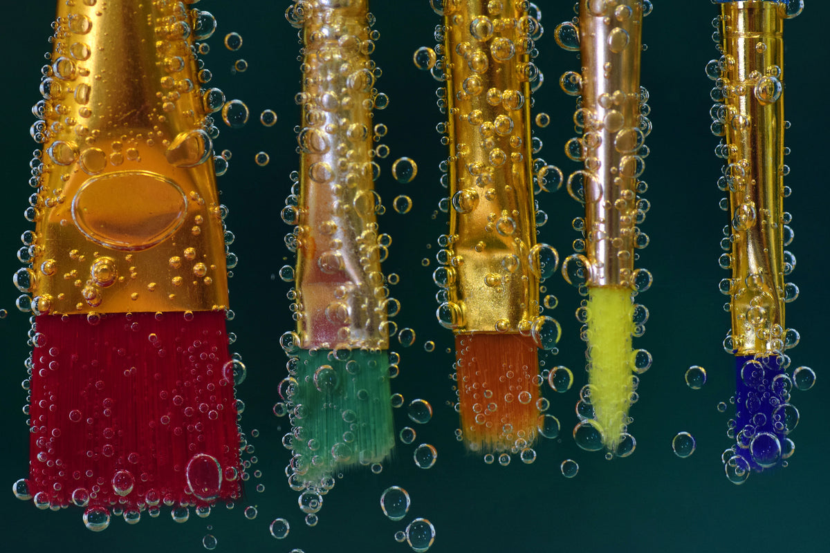 acrylic-print-brush-in-a-water-bath