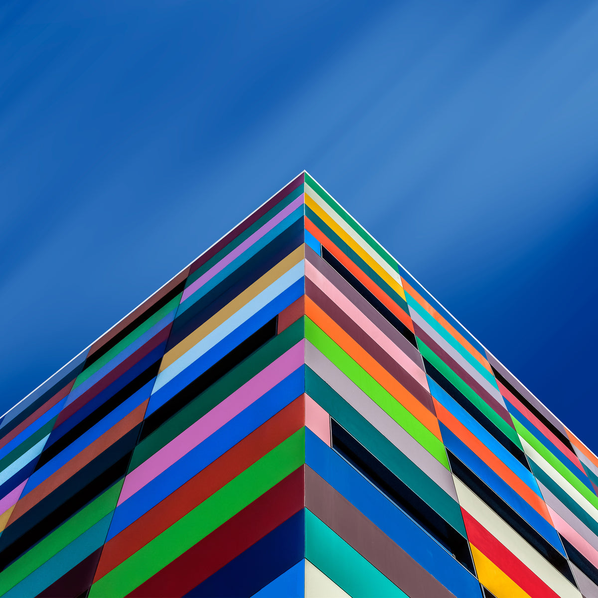 9-piece-aluminium-print-color-pyramid