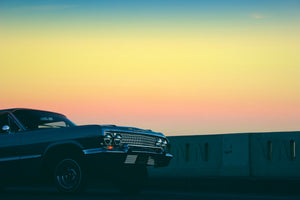 modern-3-piece-canvas-print-vintage-car-in-the-evening-light
