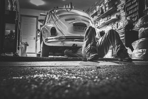 modern-3-piece-aluminium-print-oldtimer-repair