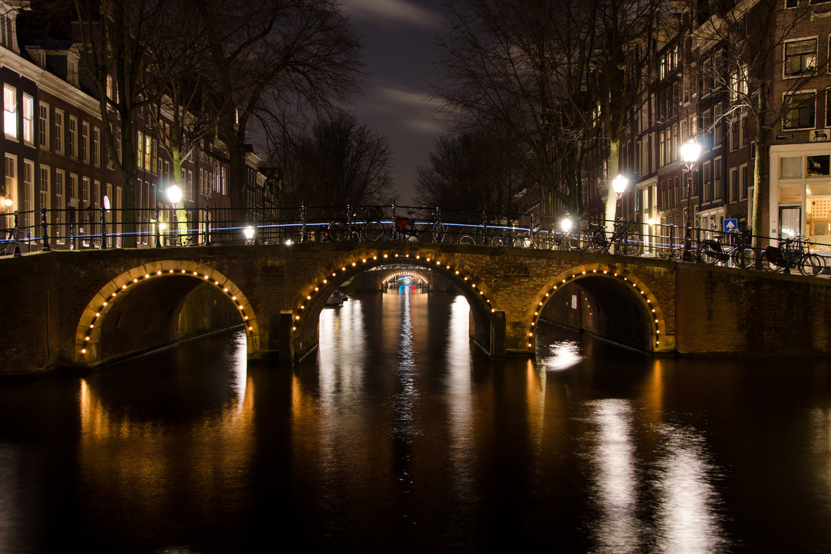 canvas-print-at-night-in-amsterdam